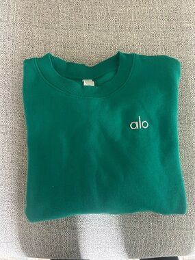 Alo Crewneck Sweatshirt in Emerald Green